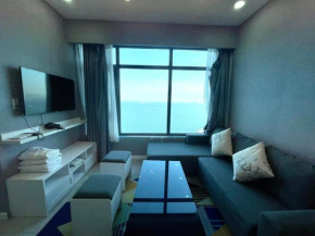Hon Chong Oceanfront Luxury Apartment